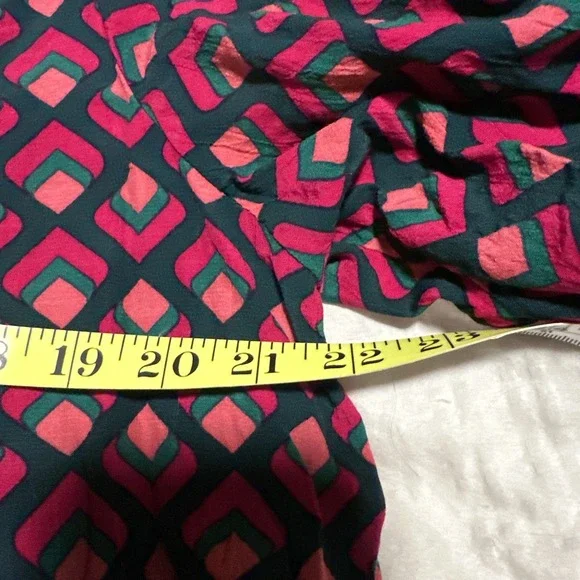 Terra & Sky Women's 1X Blouse Pink Geometric Design V-Neck Long Sleeve Button Up - Picture 7 of 11